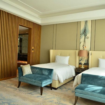 Hilton Урумчи Экстерьер фото