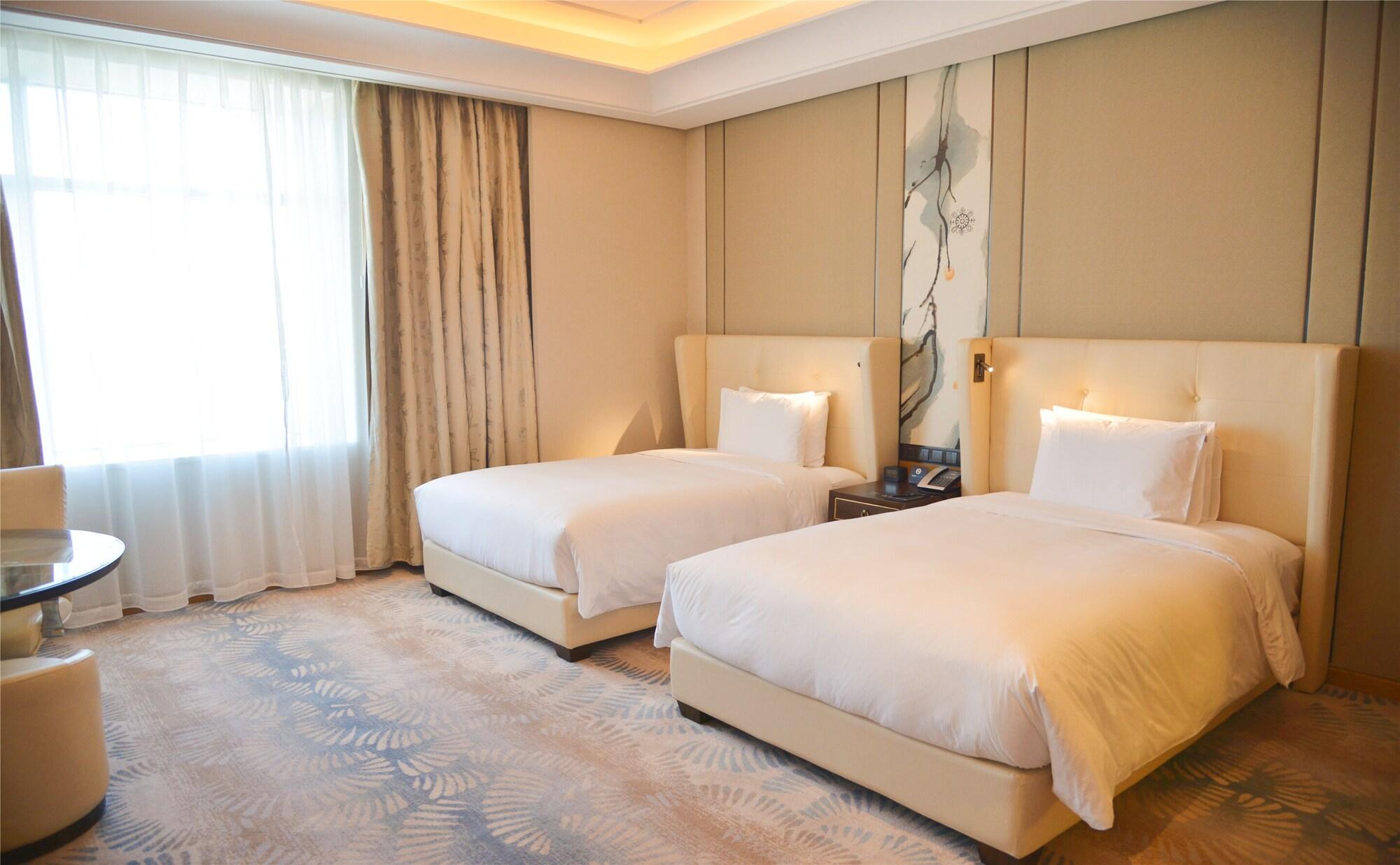 Hilton Урумчи Экстерьер фото