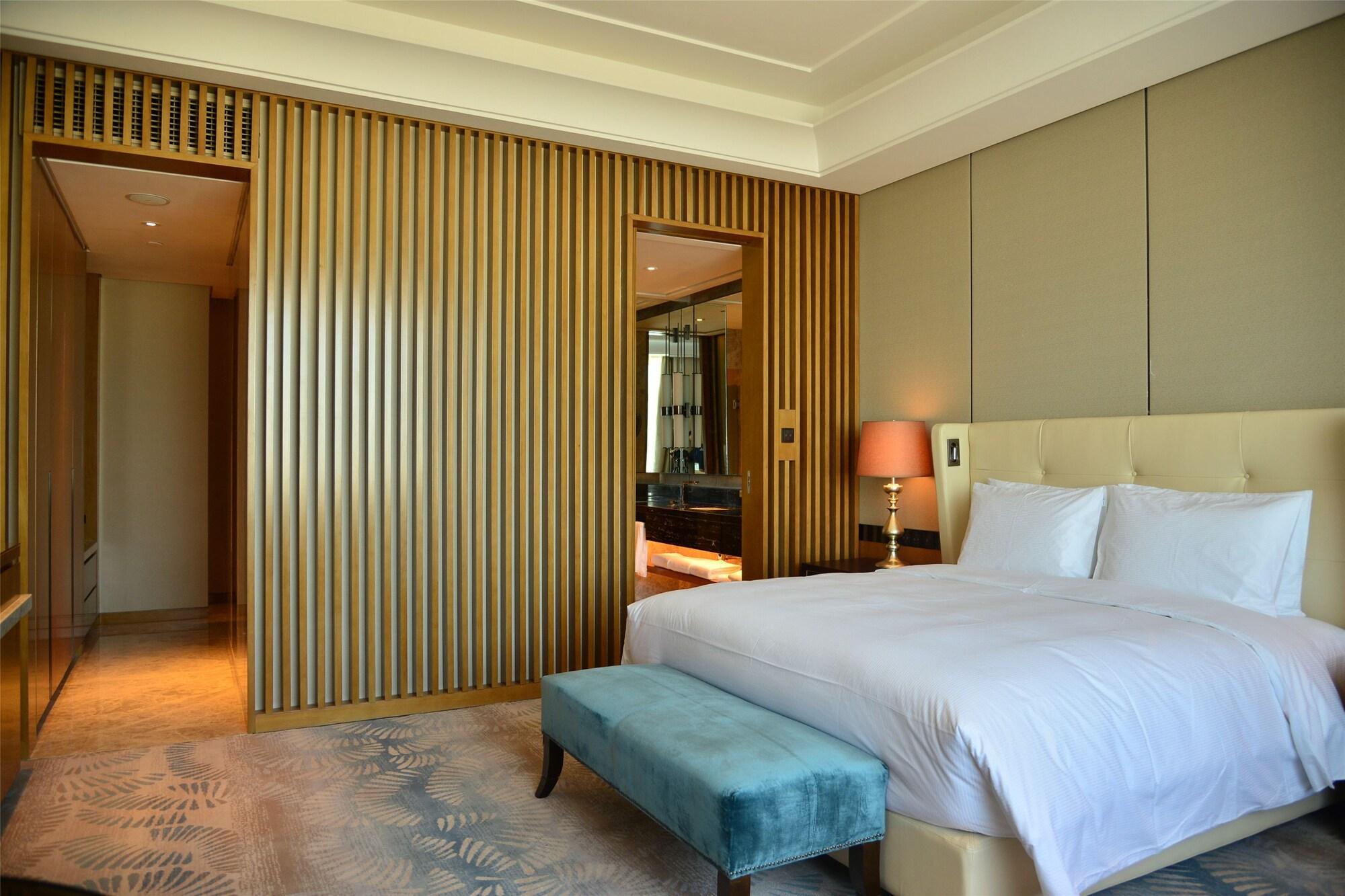 Hilton Урумчи Экстерьер фото
