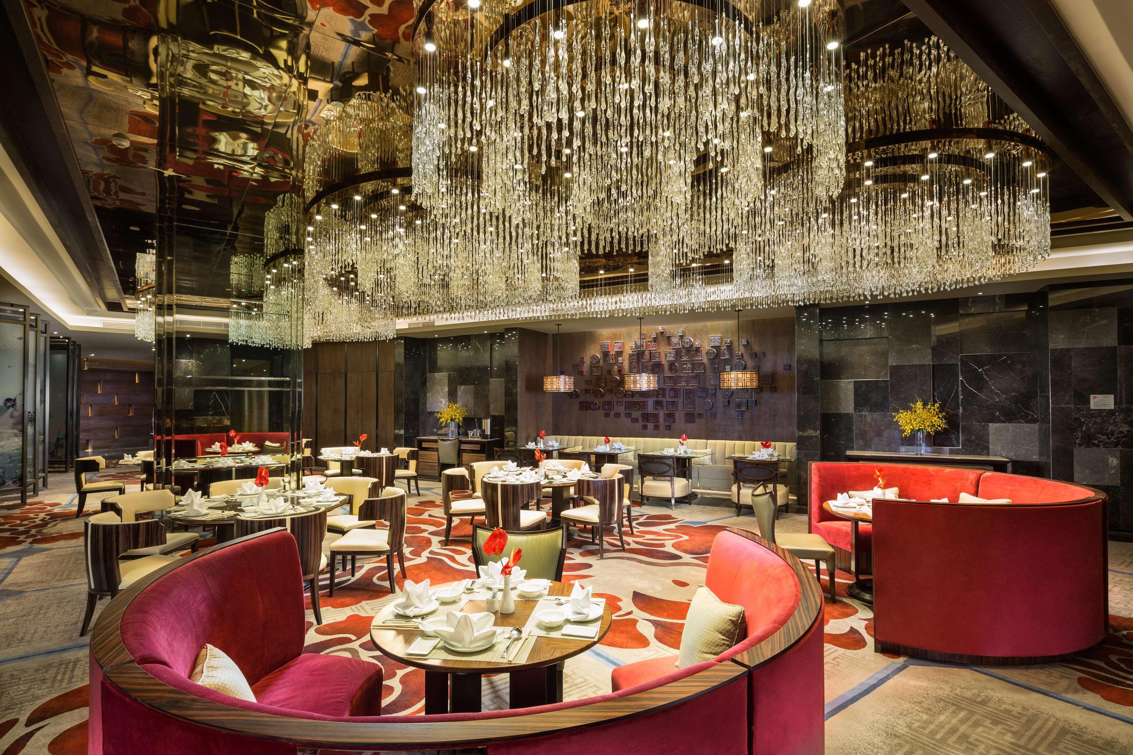 Hilton Урумчи Экстерьер фото