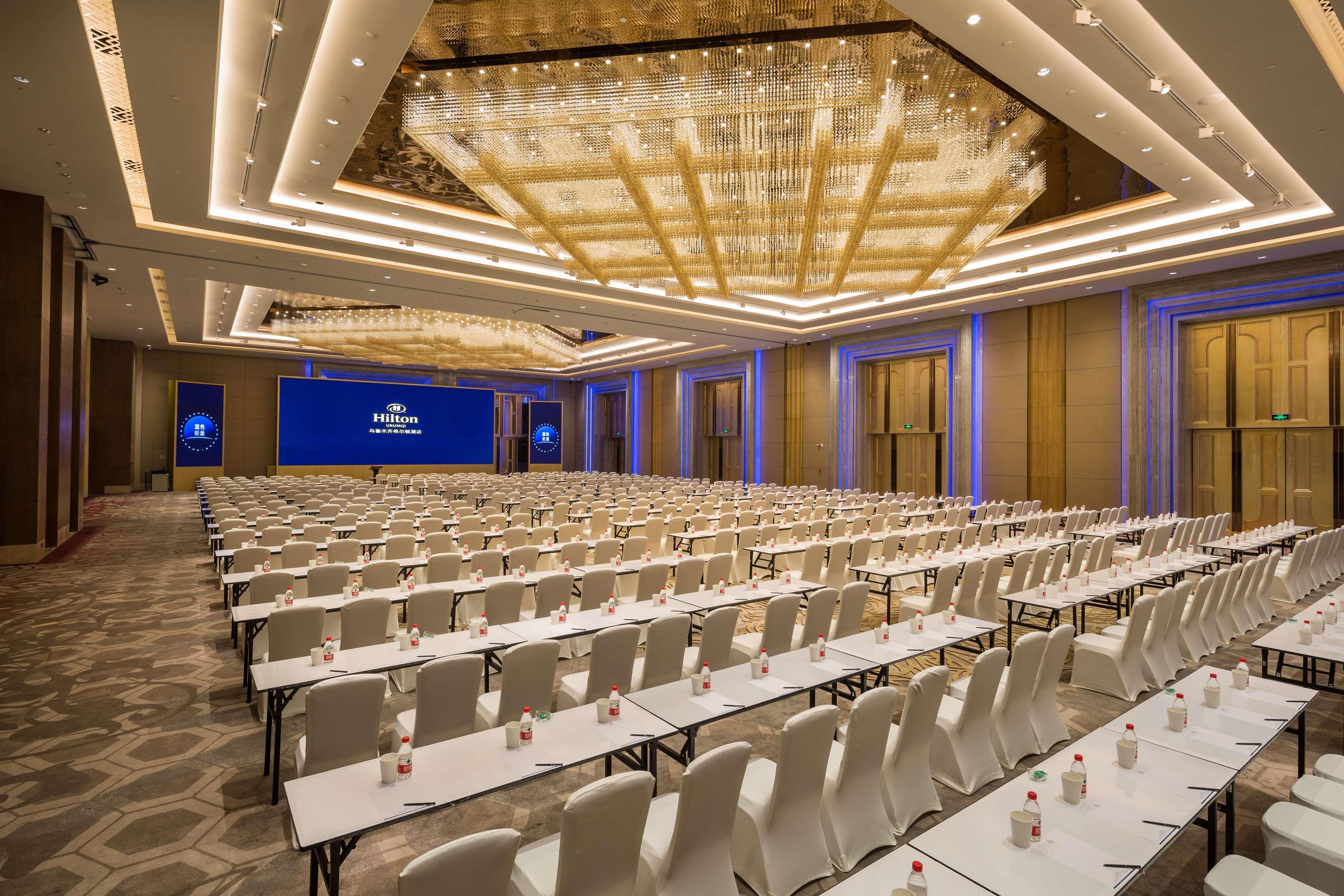 Hilton Урумчи Экстерьер фото