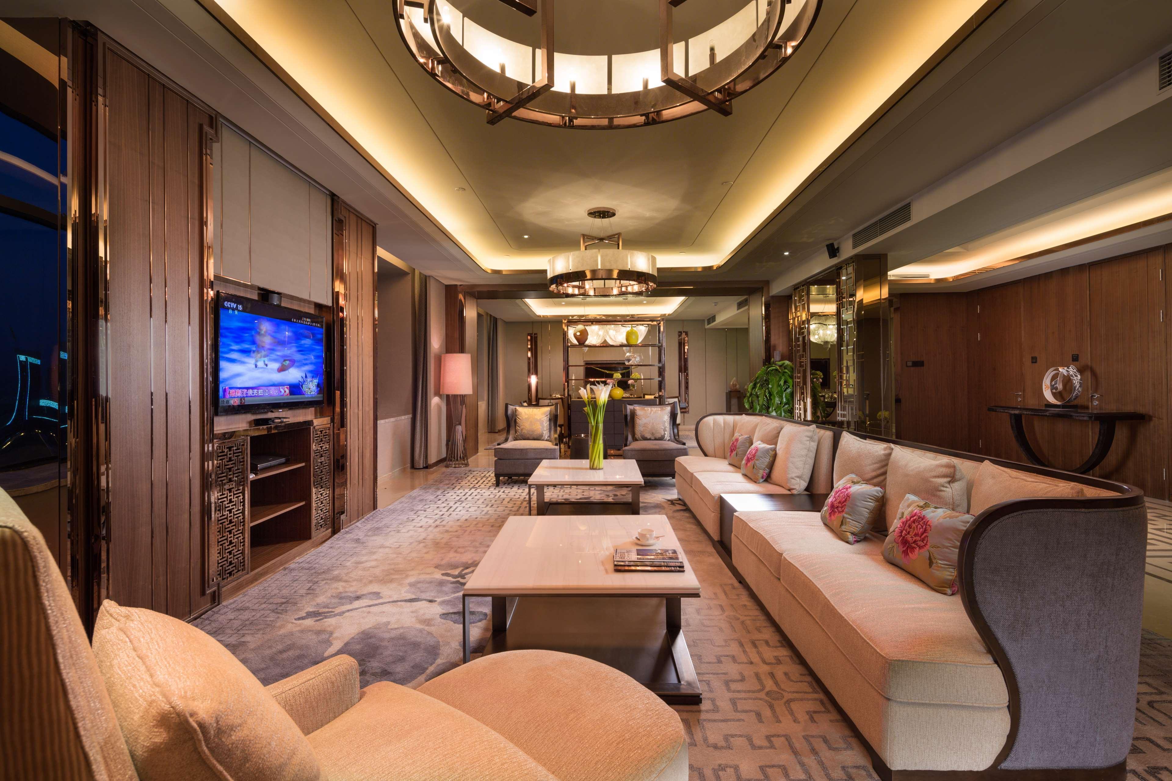 Hilton Урумчи Экстерьер фото