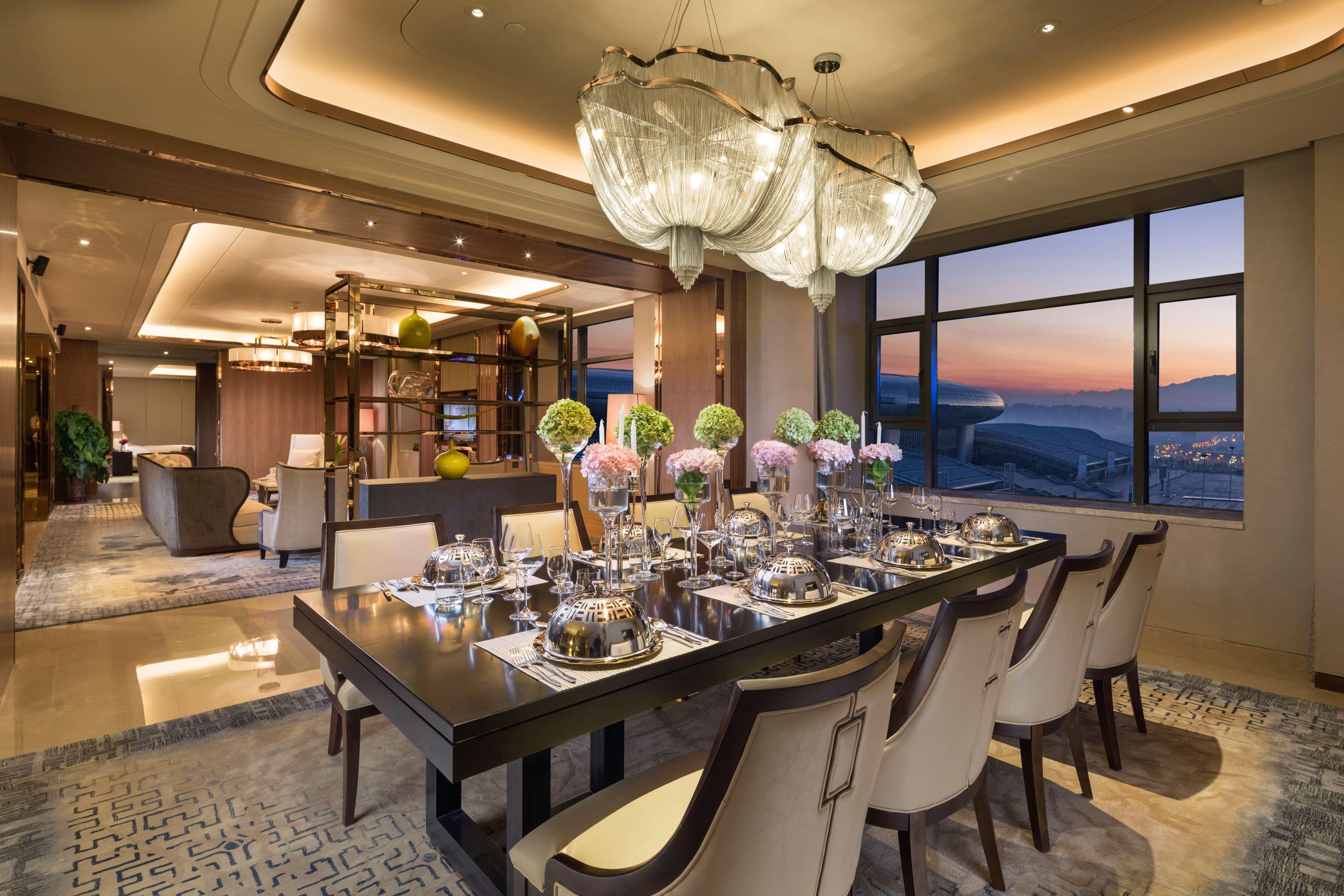 Hilton Урумчи Экстерьер фото