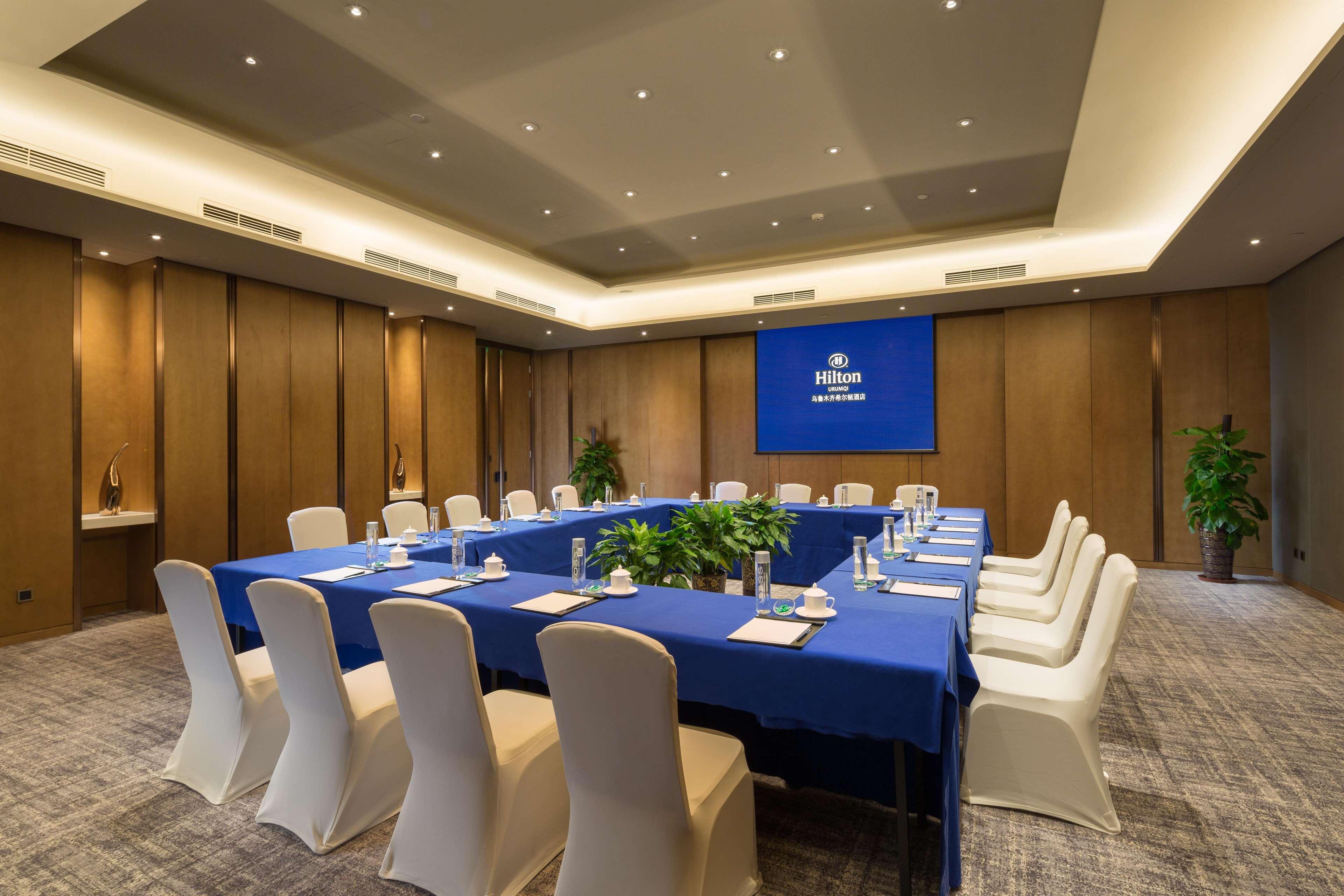 Hilton Урумчи Экстерьер фото