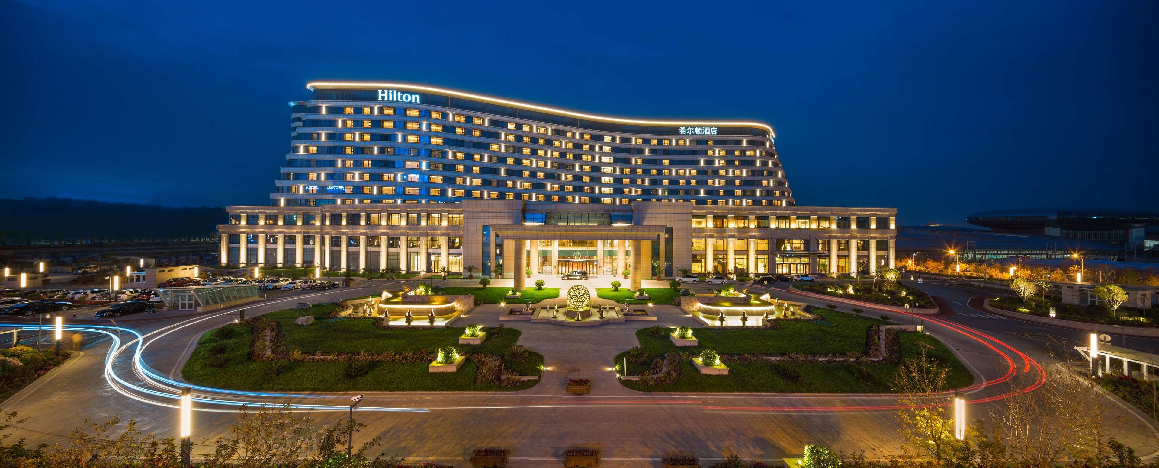 Hilton Урумчи Экстерьер фото