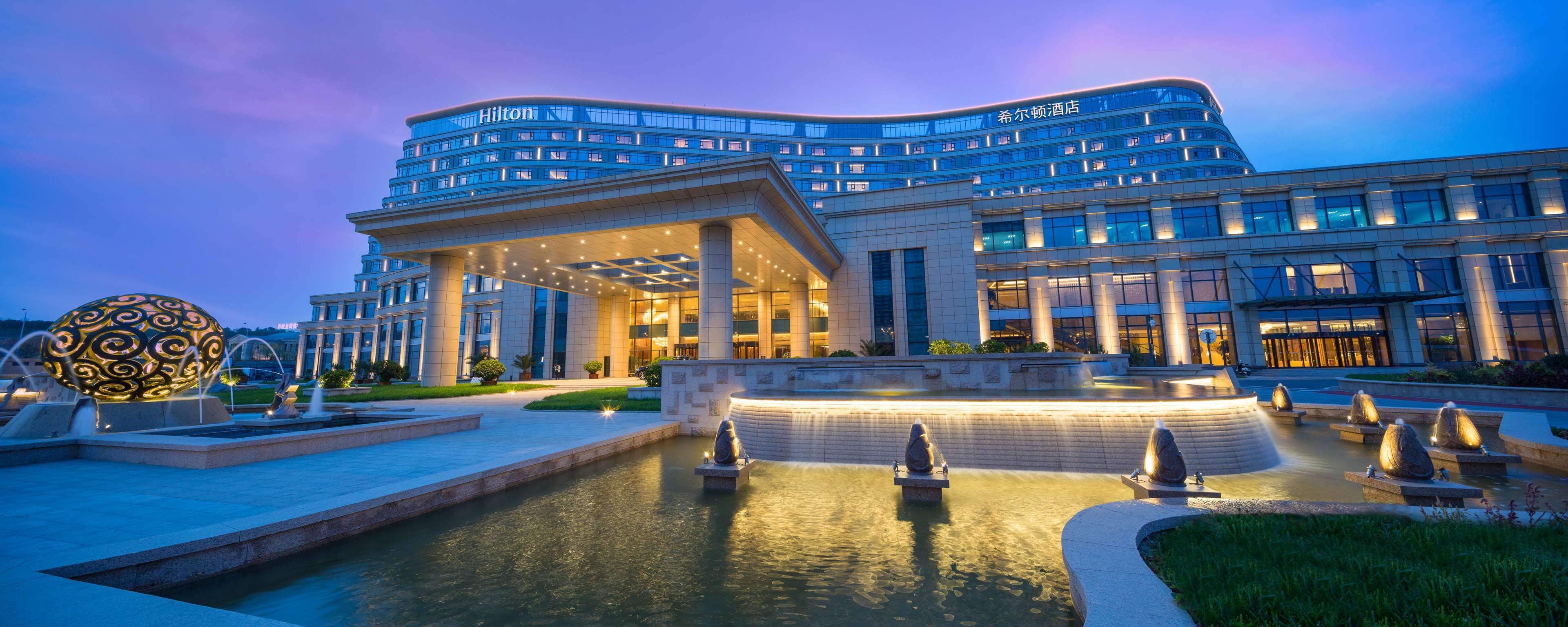 Hilton Урумчи Экстерьер фото