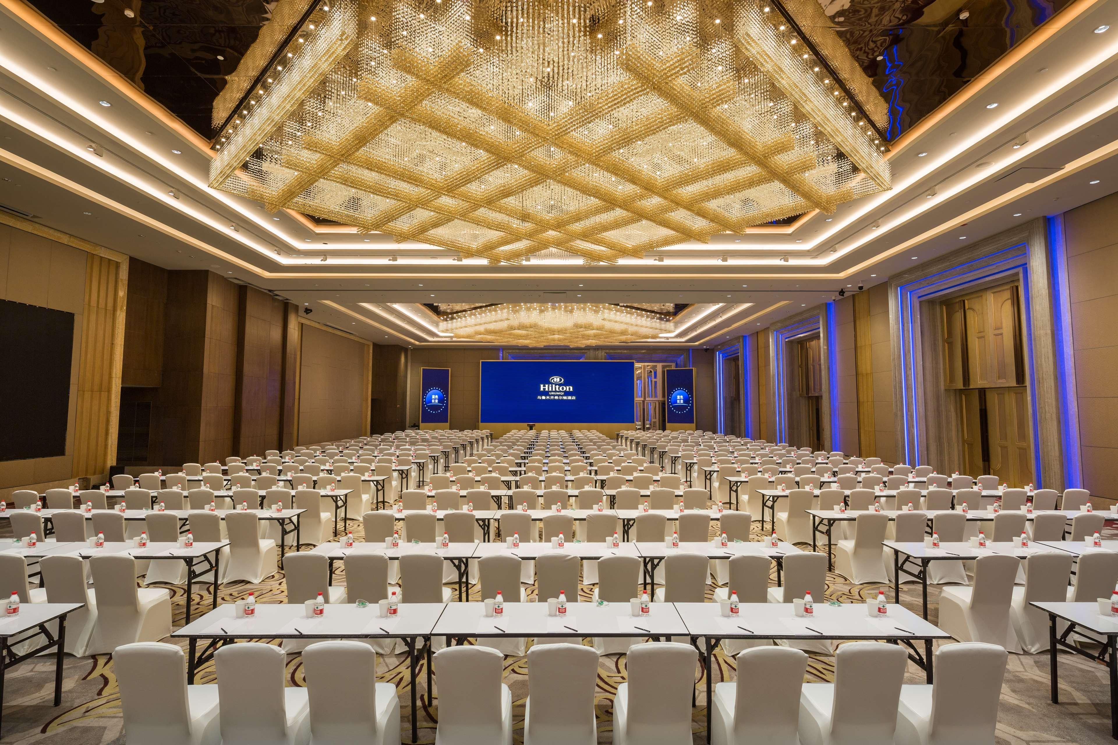 Hilton Урумчи Экстерьер фото
