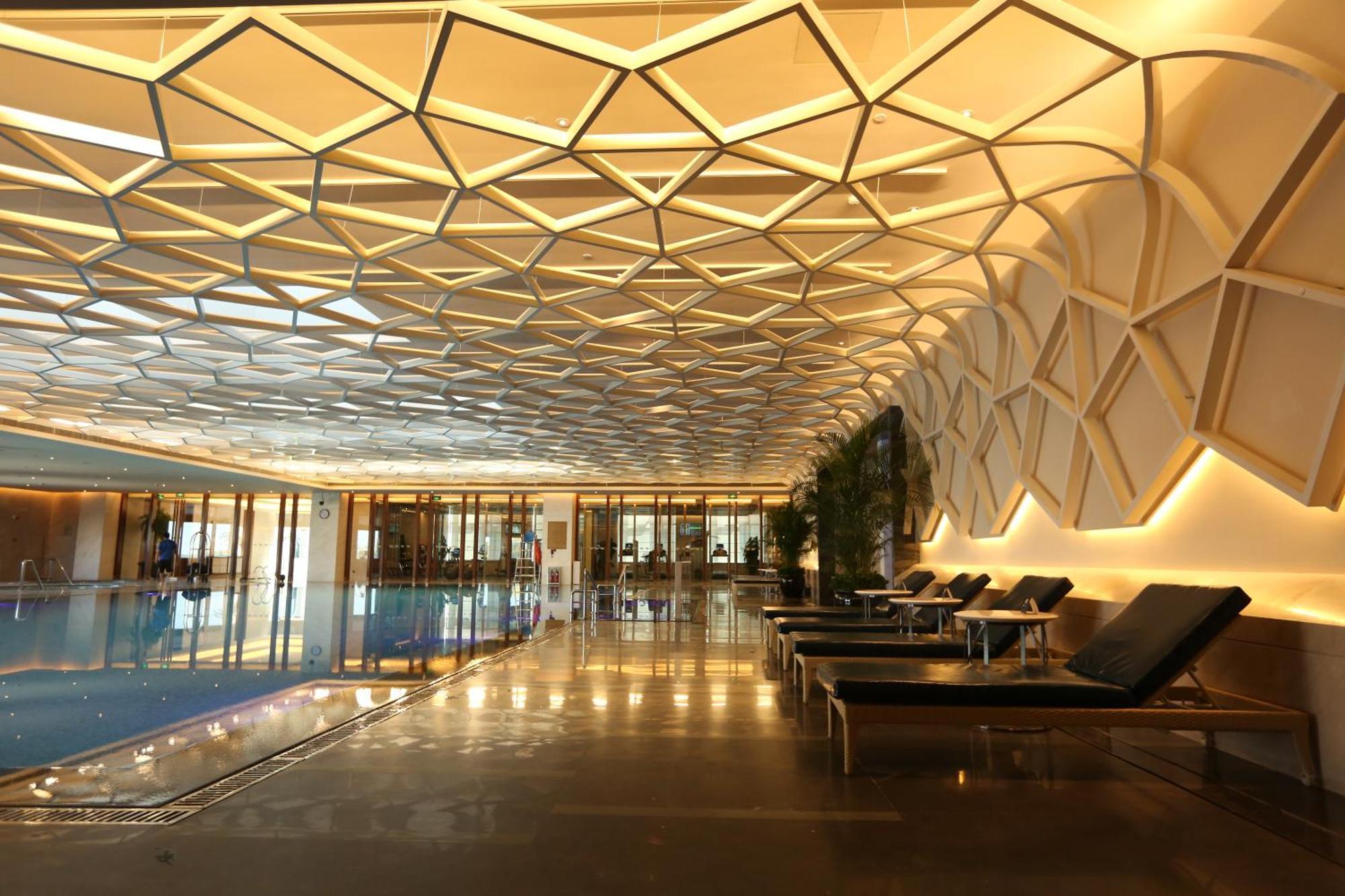 Hilton Урумчи Экстерьер фото