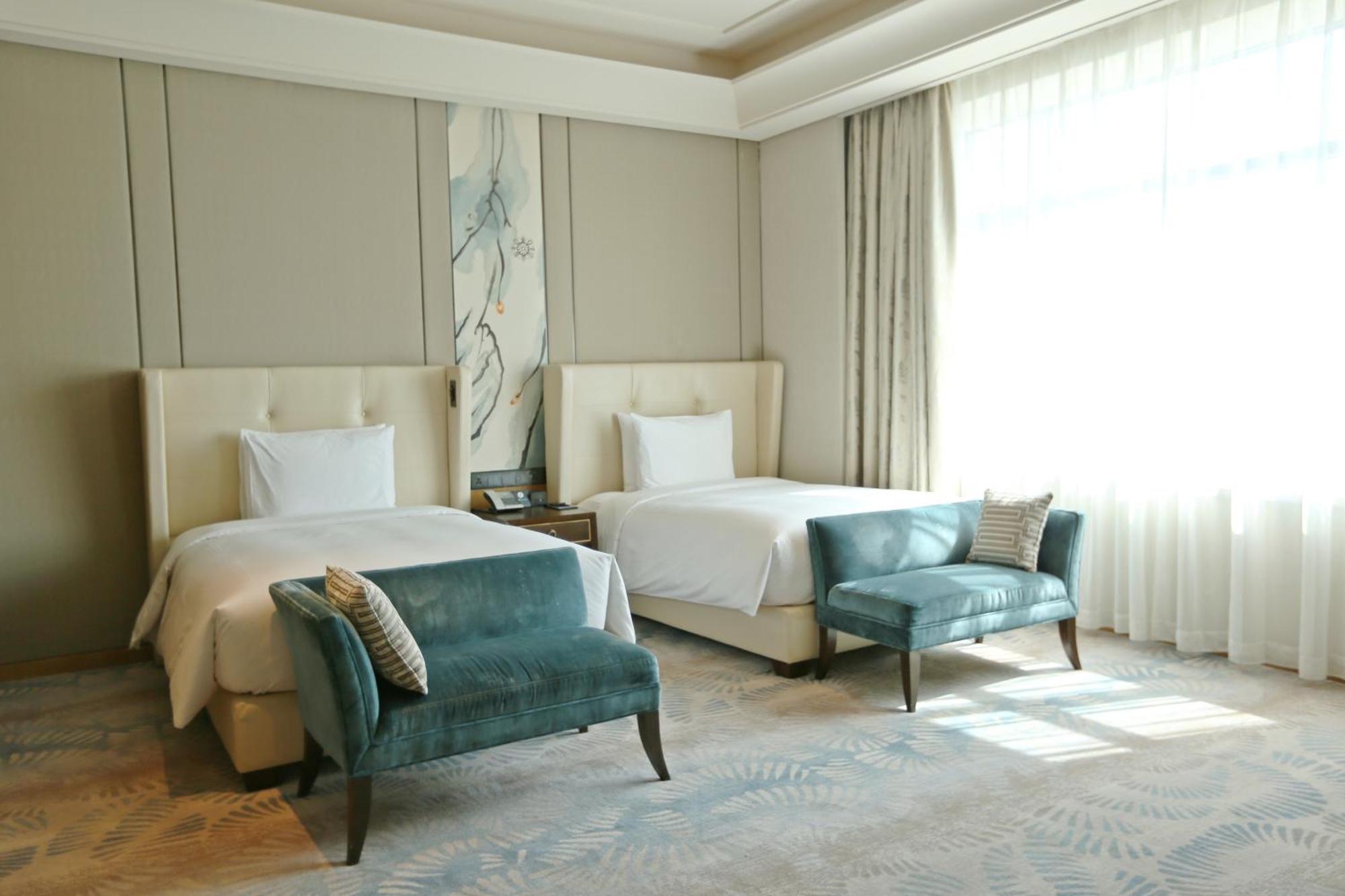 Hilton Урумчи Экстерьер фото