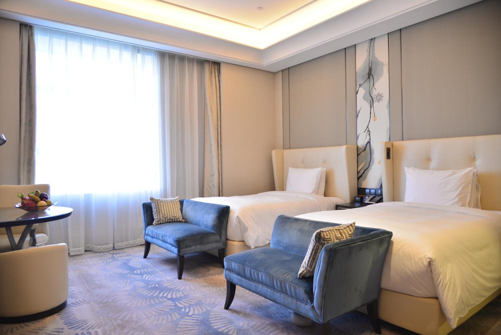 Hilton Урумчи Экстерьер фото