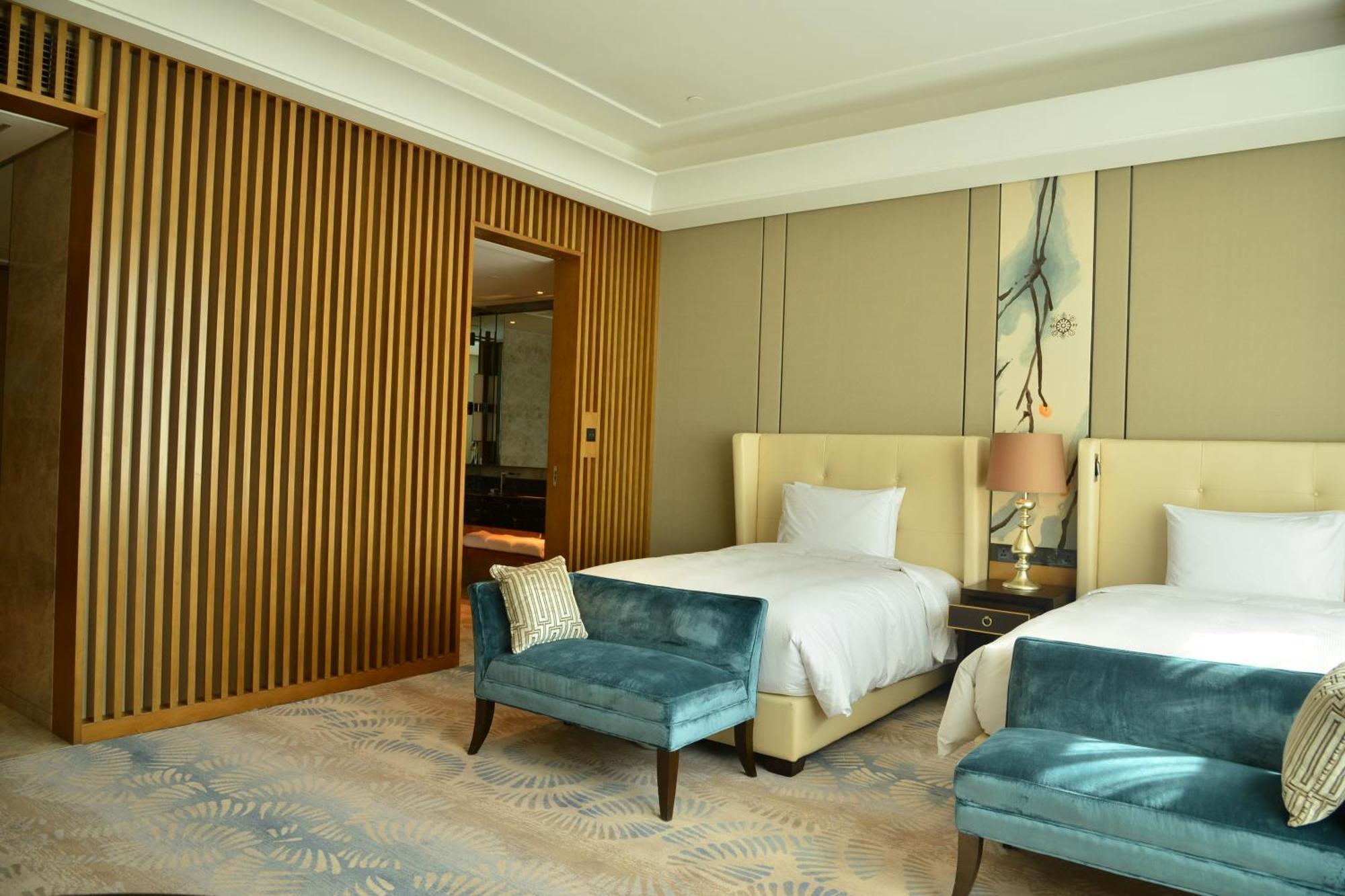 Hilton Урумчи Экстерьер фото