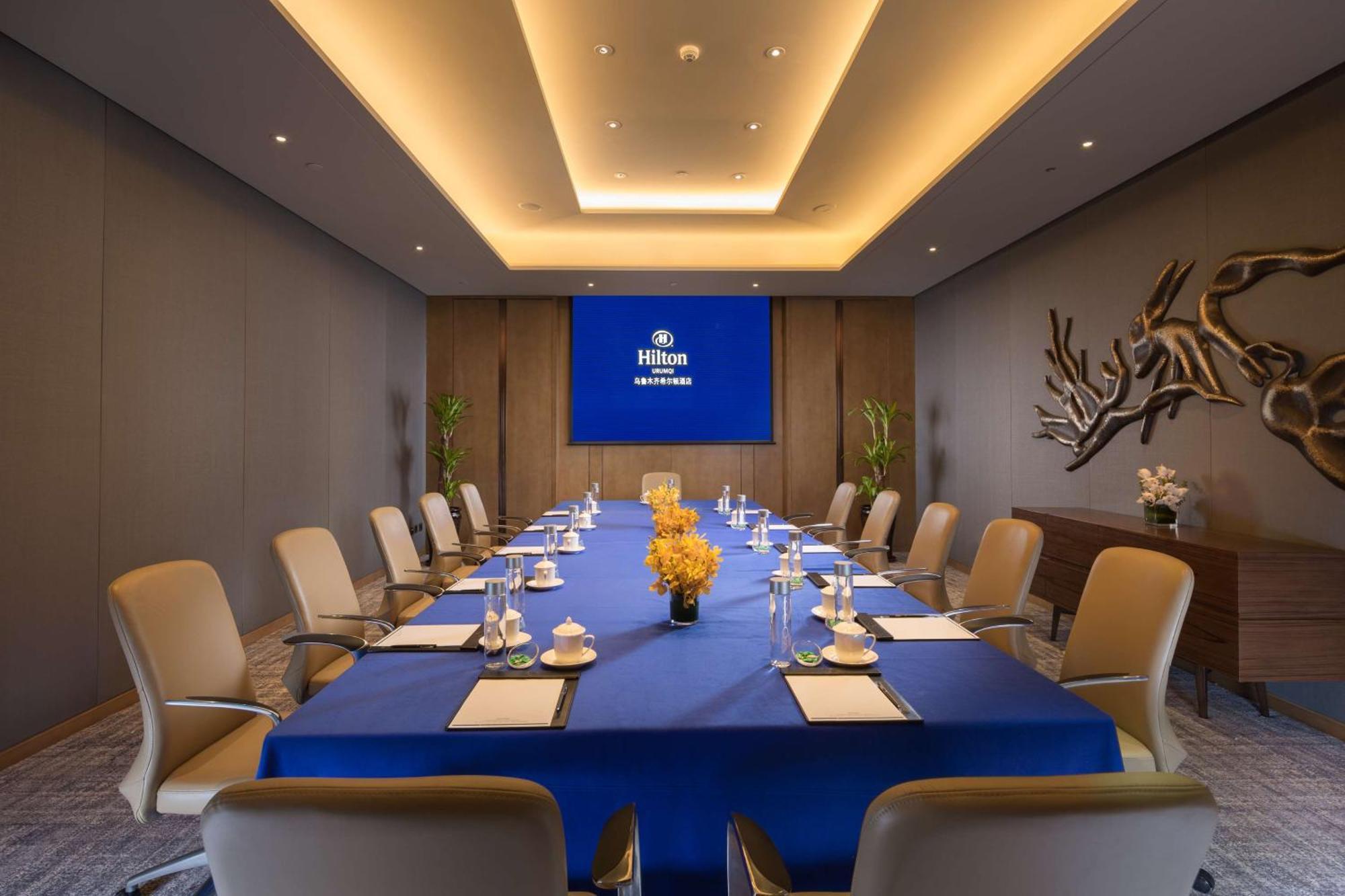 Hilton Урумчи Экстерьер фото