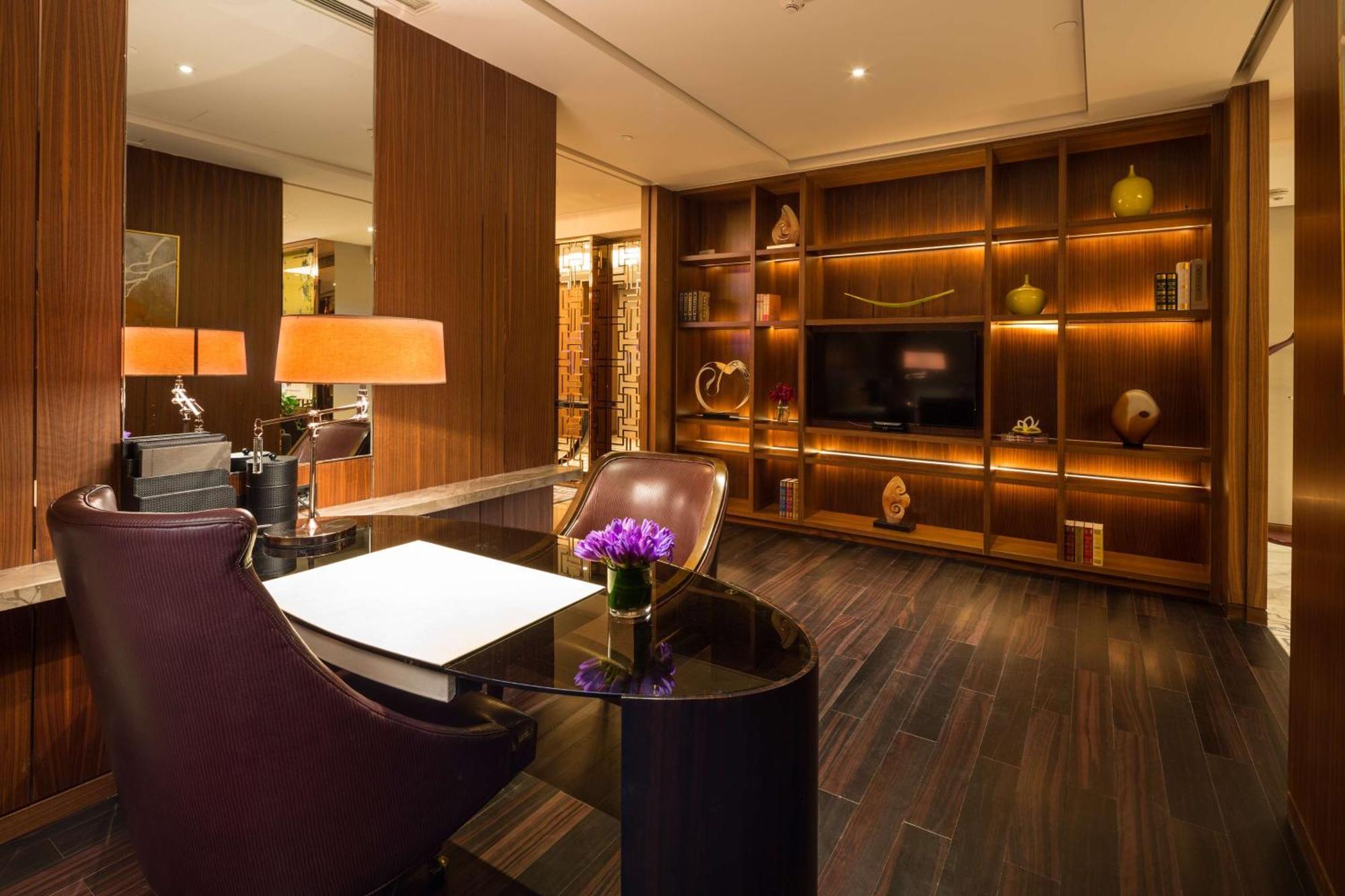 Hilton Урумчи Экстерьер фото