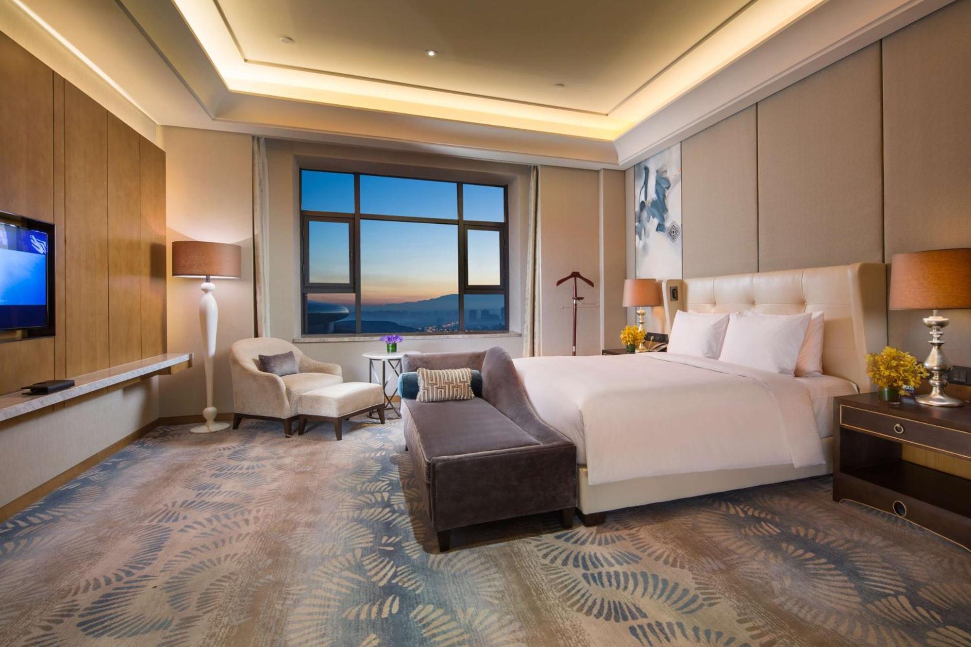 Hilton Урумчи Экстерьер фото