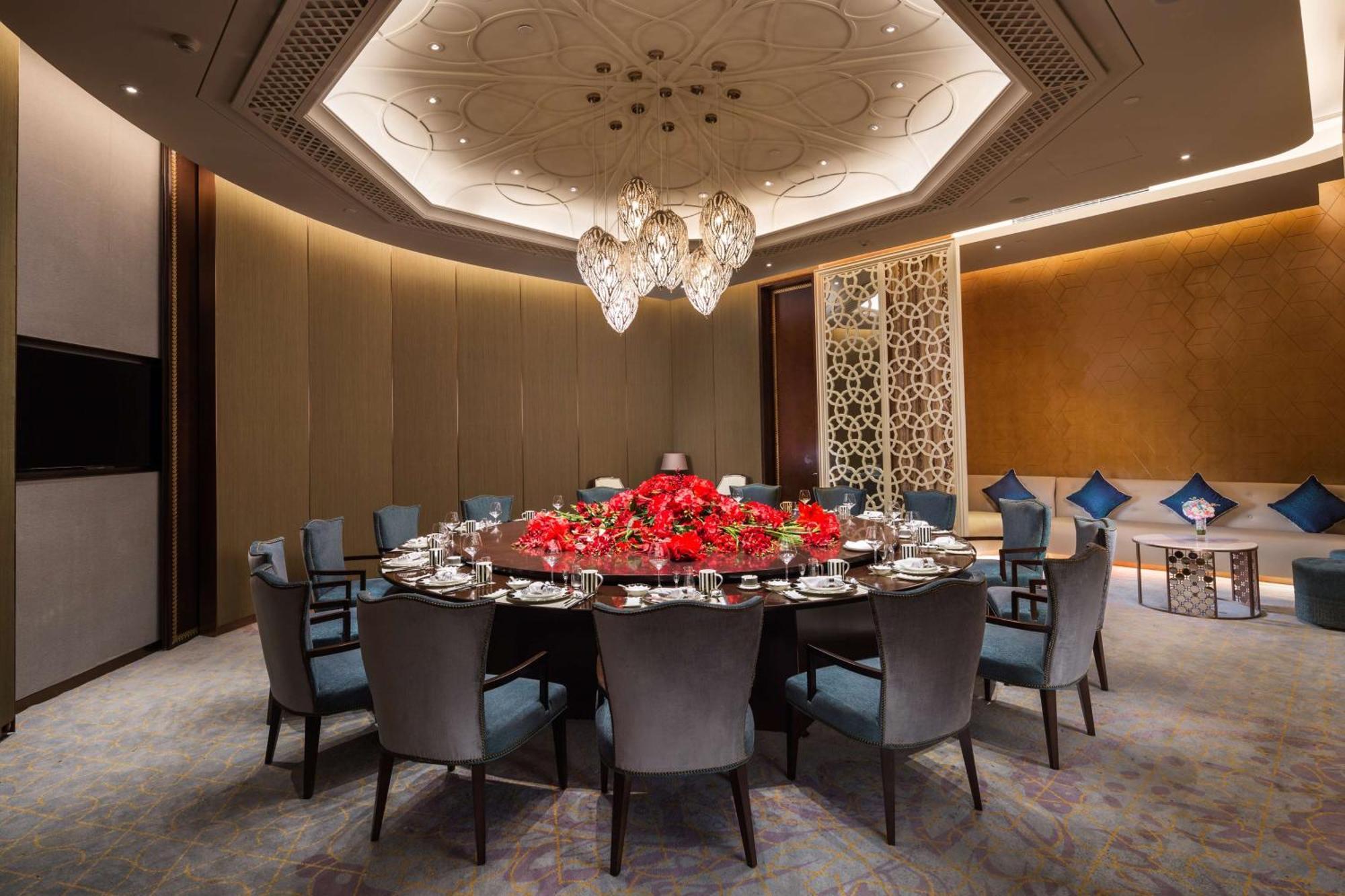 Hilton Урумчи Экстерьер фото