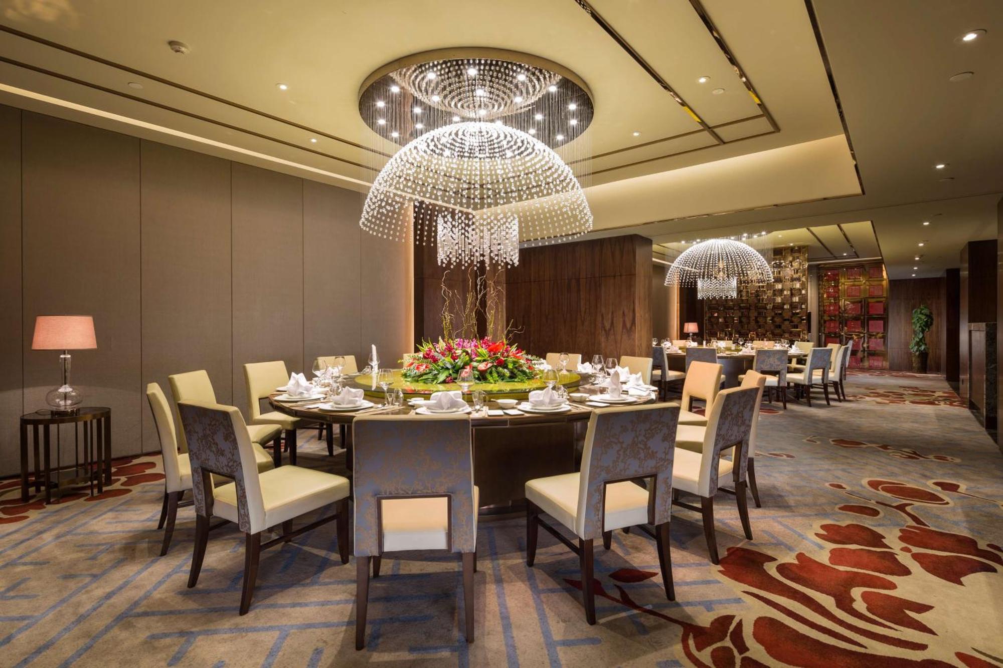 Hilton Урумчи Экстерьер фото