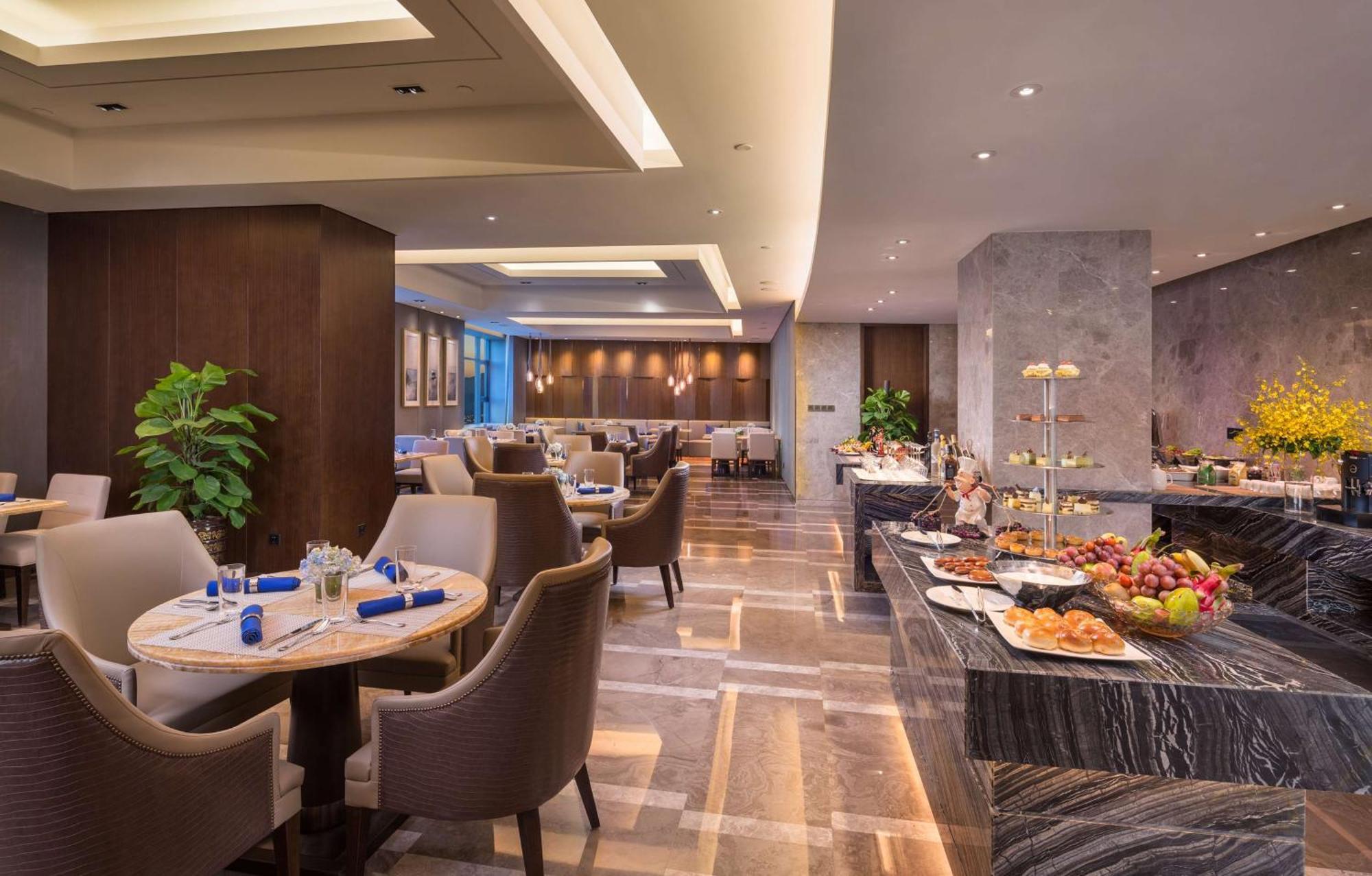 Hilton Урумчи Экстерьер фото