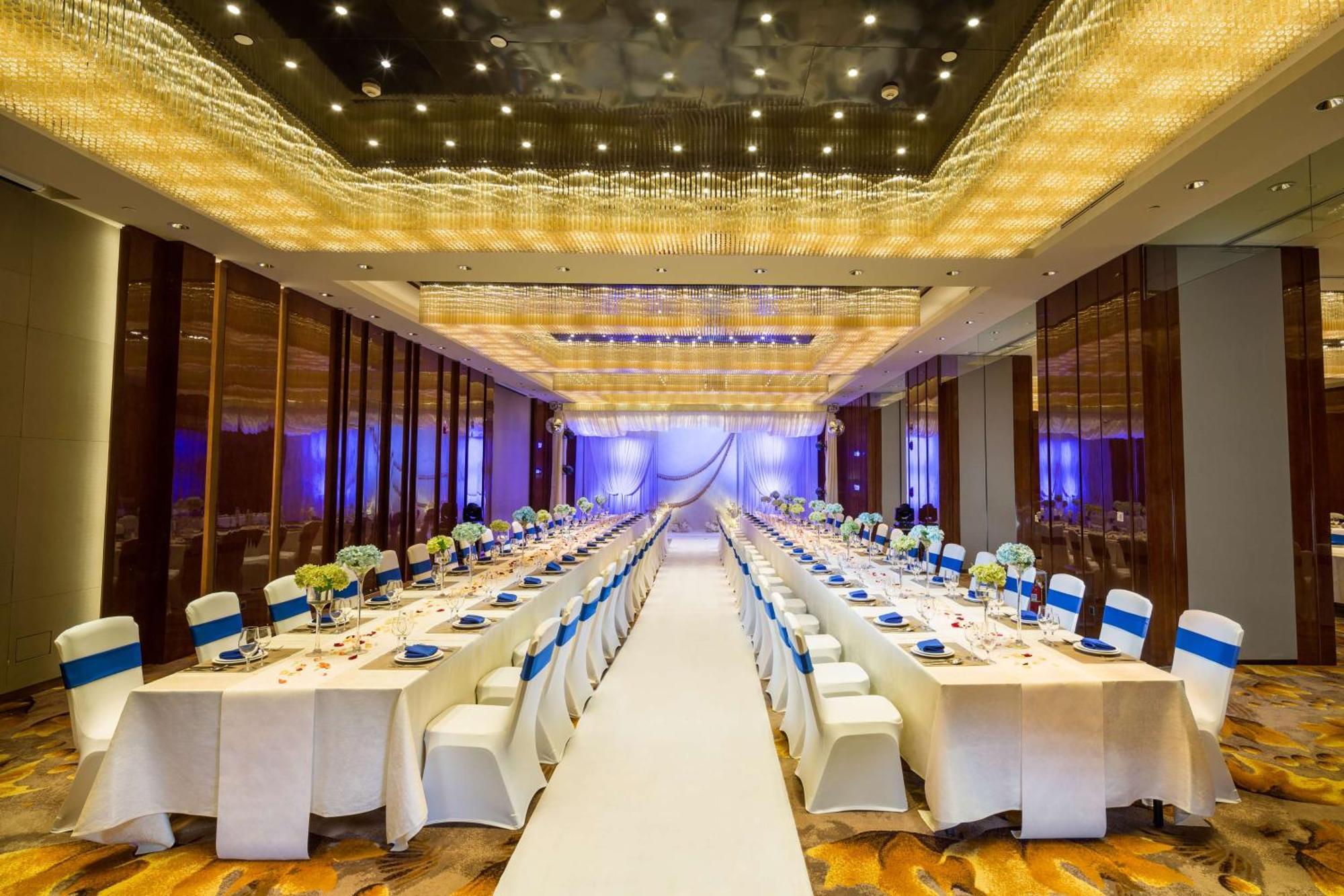 Hilton Урумчи Экстерьер фото