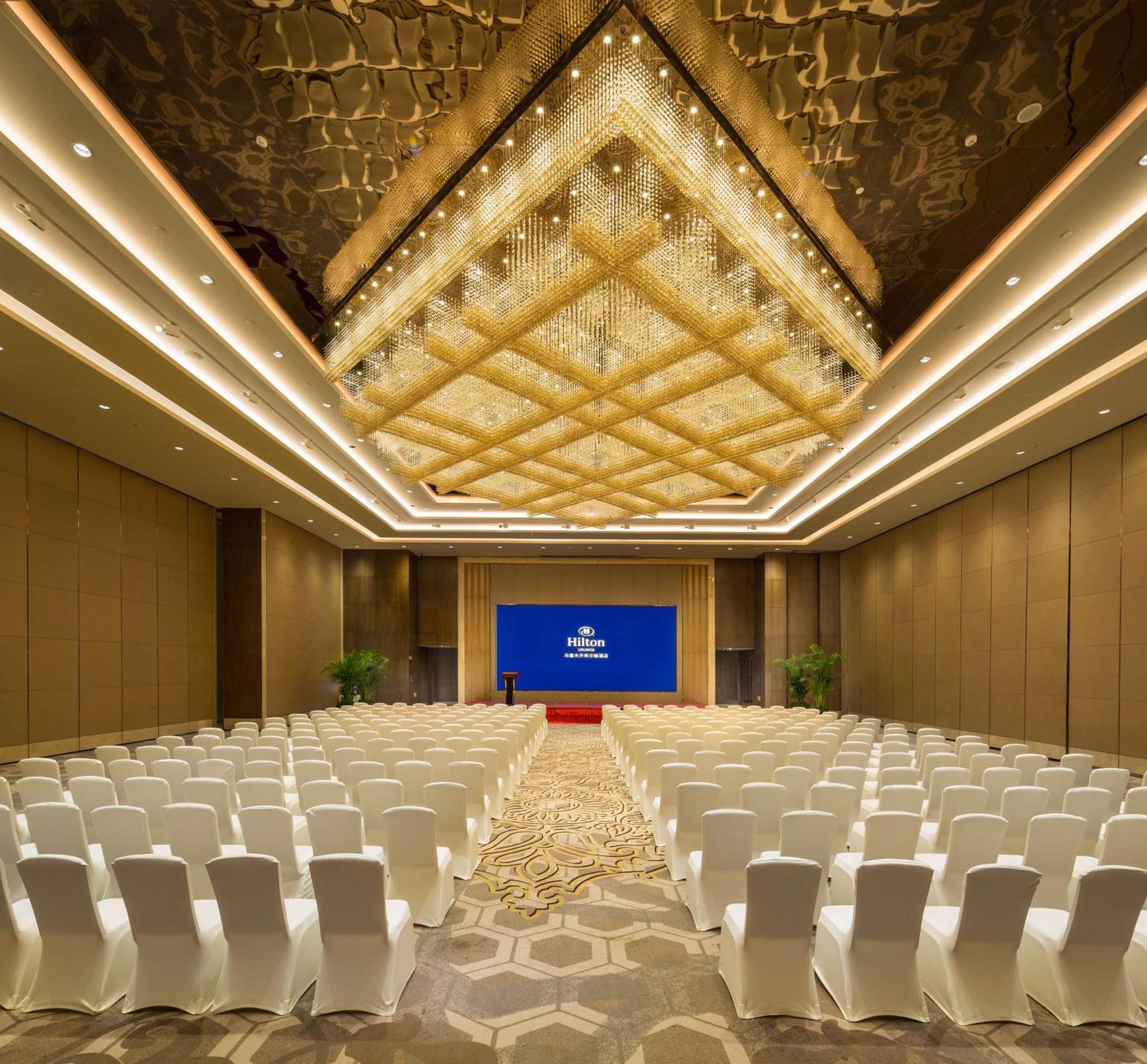 Hilton Урумчи Экстерьер фото