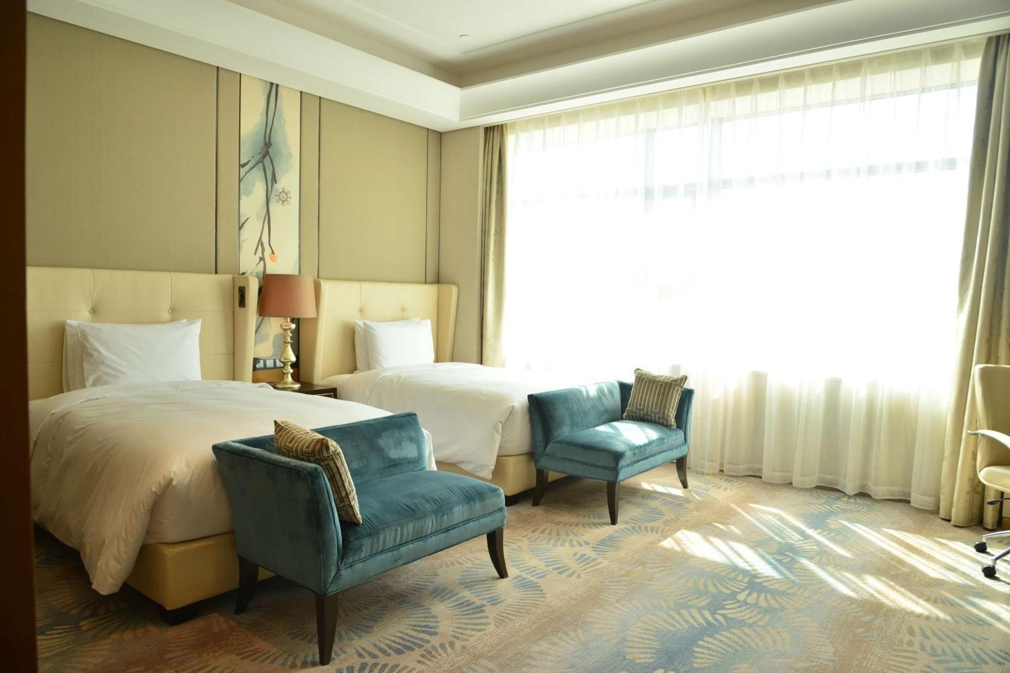 Hilton Урумчи Экстерьер фото