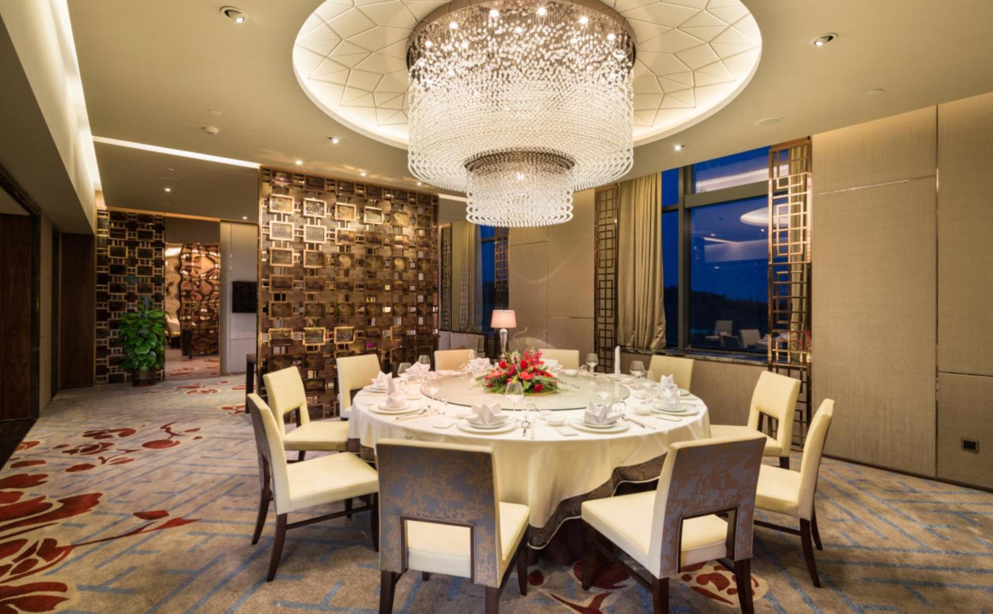 Hilton Урумчи Экстерьер фото